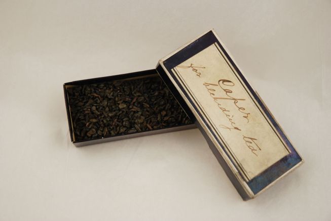 Box from Materia Medica containing Camellia sinensis tea leaves